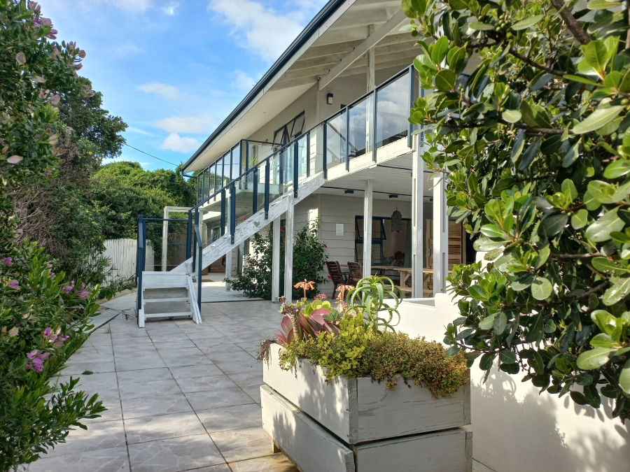7 Bedroom Property for Sale in Kingfisher Creek Western Cape